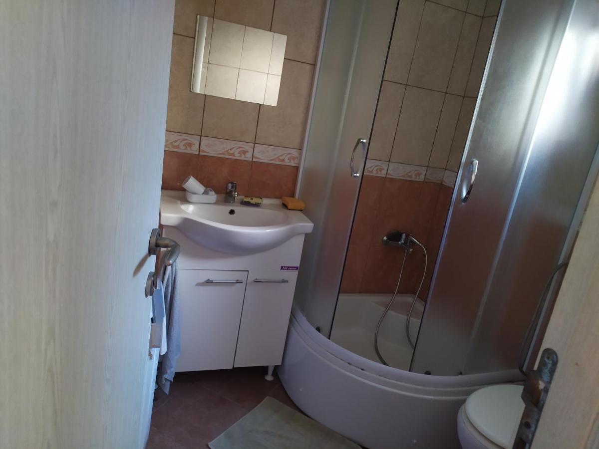 Appartement Monoliza à Utjeha-Bušat Extérieur photo